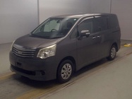 Toyota Noah 2011