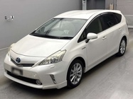 TOYOTA PRIUS ALPHA 2013