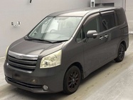 Toyota Noah 2010