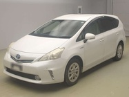 TOYOTA PRIUS ALPHA 2013
