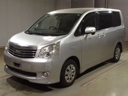 Toyota Noah 2013