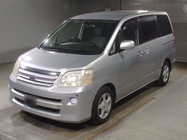 Toyota Noah 2005