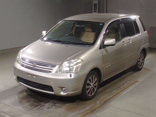 Toyota Raum 2005