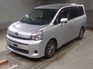 Toyota Voxy 2013