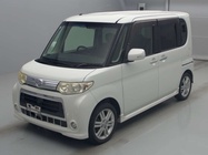 Daihatsu Tanto 2011