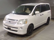 Toyota Noah 2005