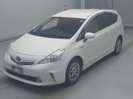 TOYOTA PRIUS ALPHA 2011