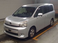 TOYOTA VOXY 2011