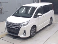 Toyota Noah 2015
