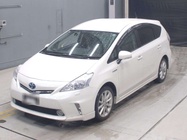 TOYOTA PRIUS ALPHA 2011