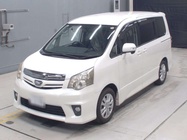 Toyota Noah 2011