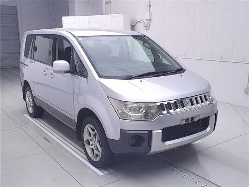 MITSUBISHI DELICA D5