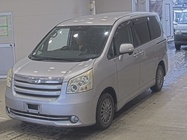 Toyota Noah 2009