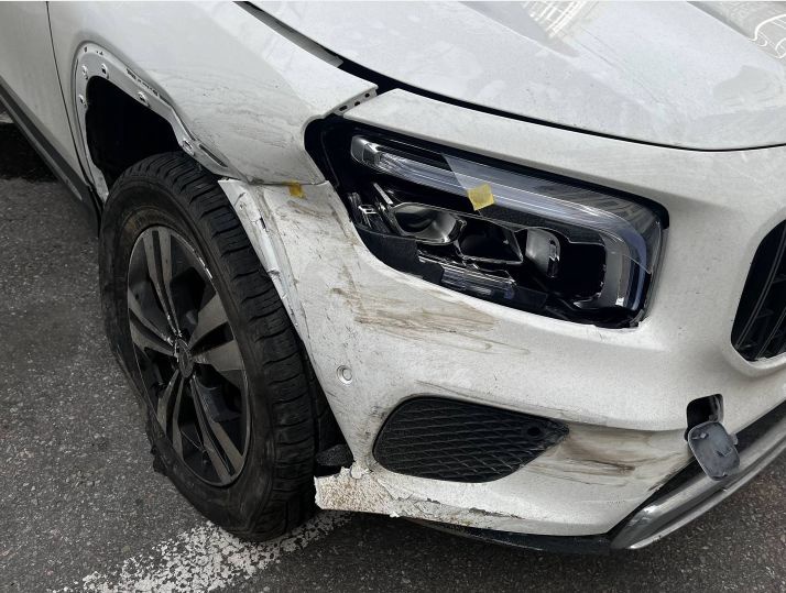Mercedes GLB220