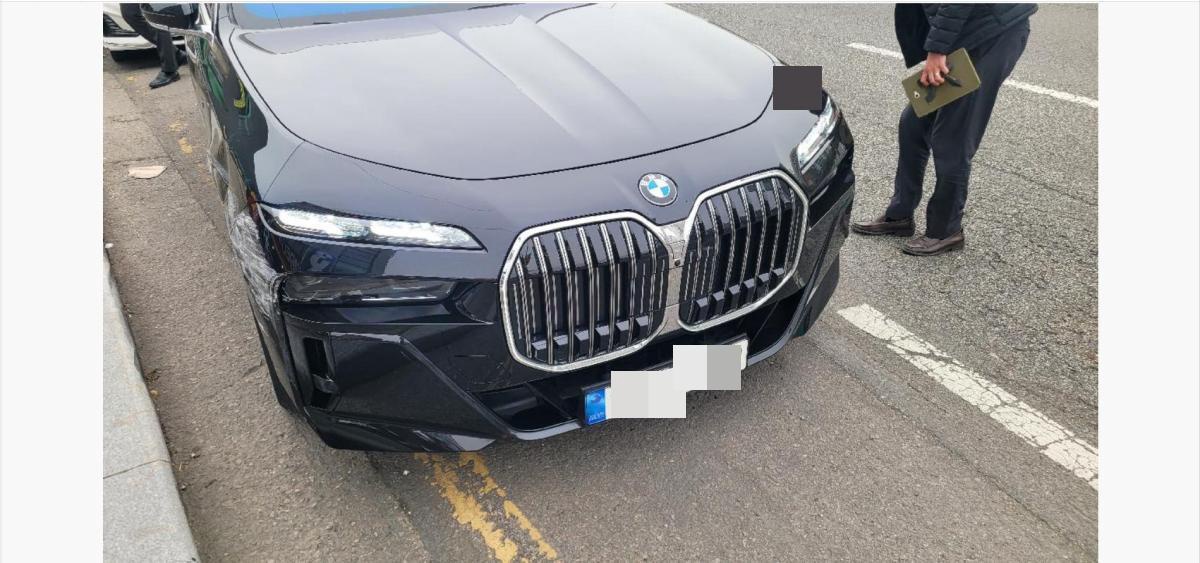 BMW 740i