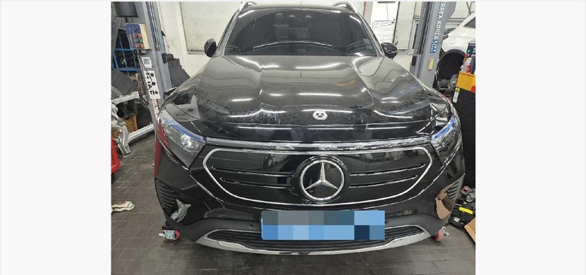 Mercedes EQB300 2023