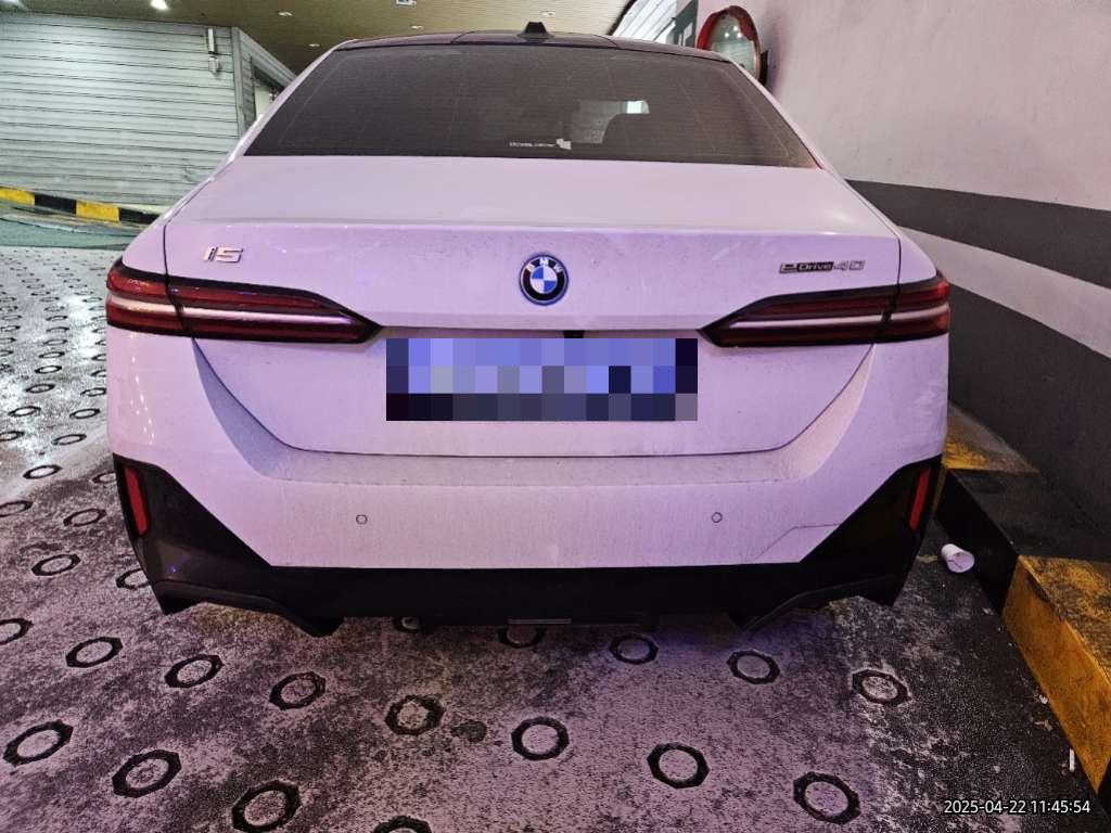 BMW i5