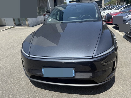 Tesla Model Y 2025