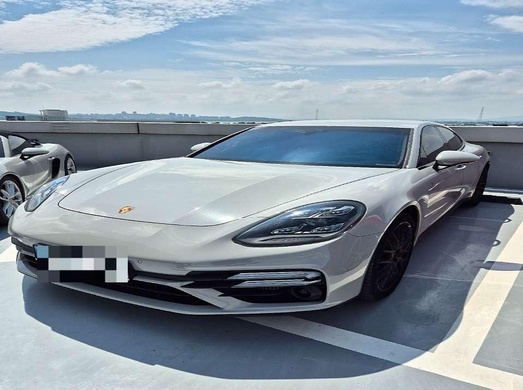 Porsche Panamera 2023