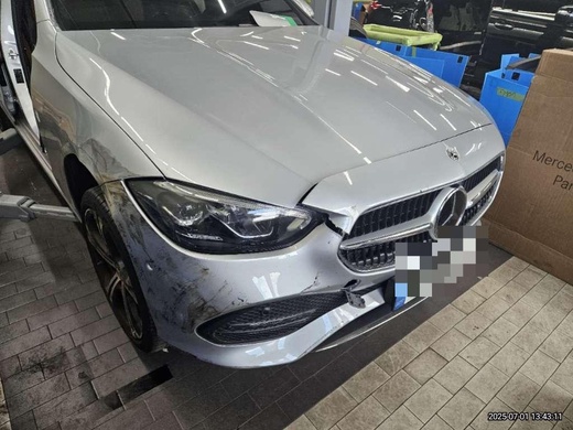 Mercedes-Benz C300 2023