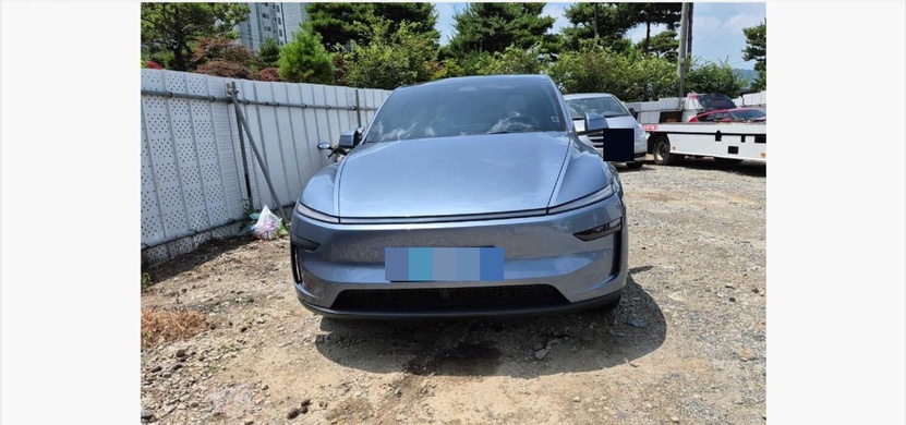 Tesla Model Y 2025