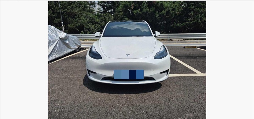 Tesla Model Y 2025