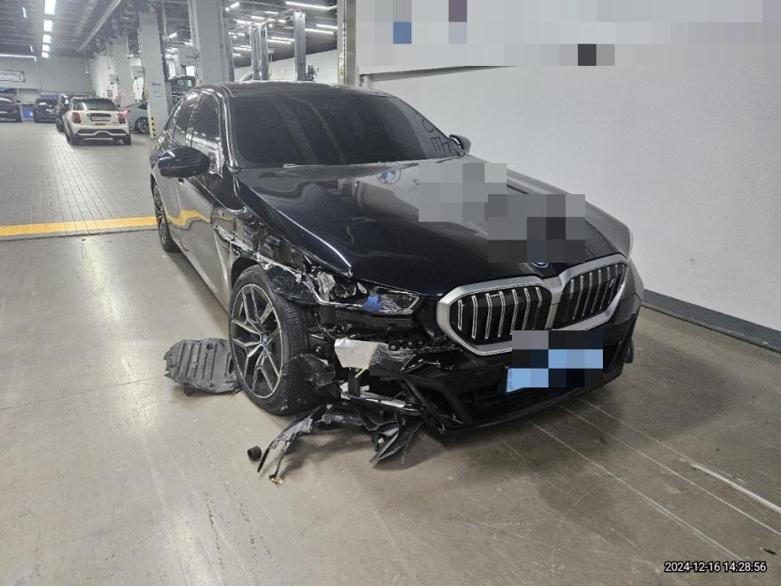 BMW i5
