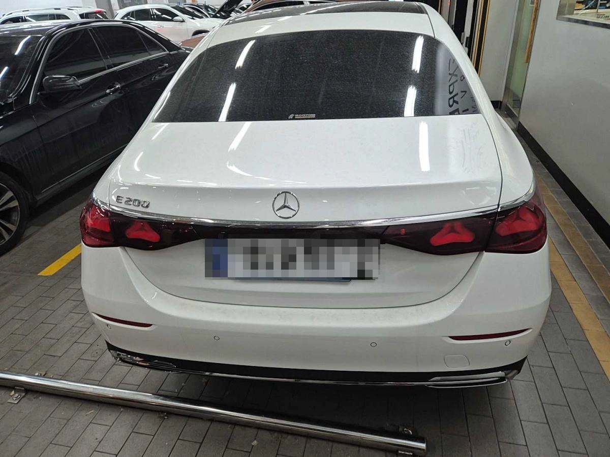 Mercedes E 200