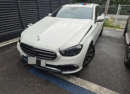 Mercedes-Benz E350 2023