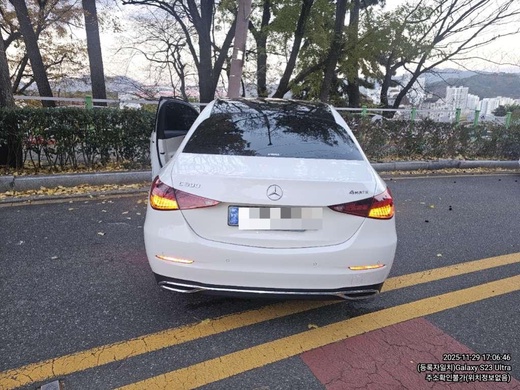 Mercedes-Benz C300 2024