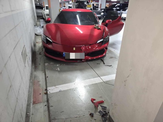 Ferrari 296 GTB 2023