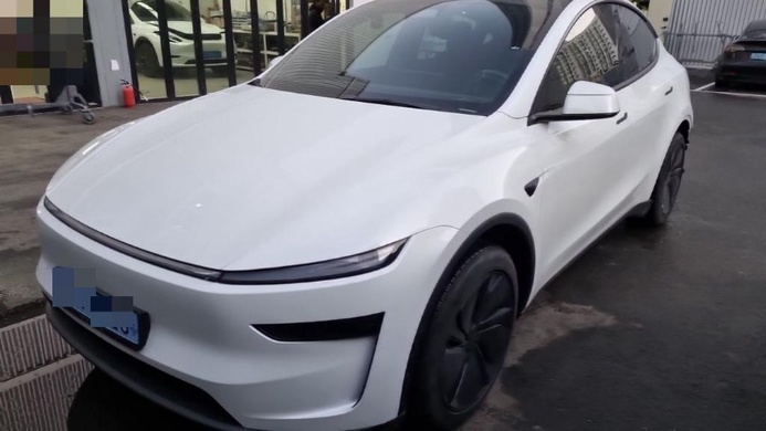 Tesla Model Y 2025