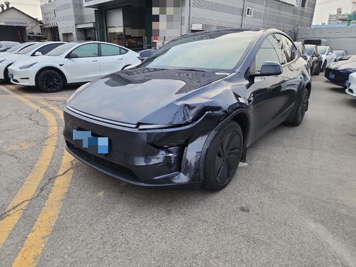 Tesla Model Y 2025