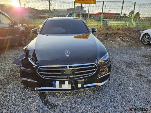 Mercedes-Benz E300 e 2022