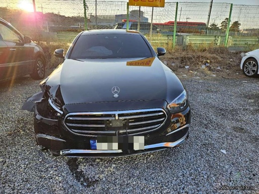 Mercedes-Benz E300 e 2022