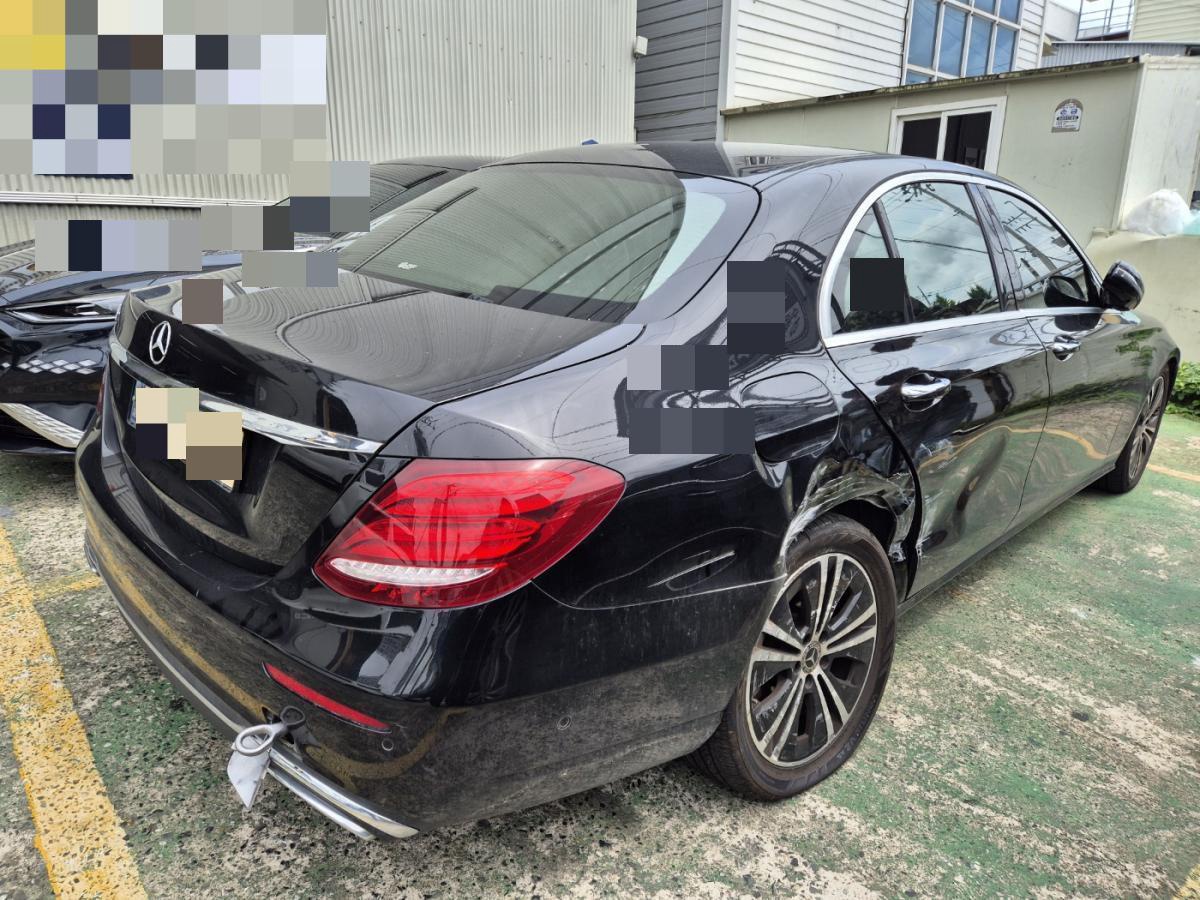 Mercedes E 300 