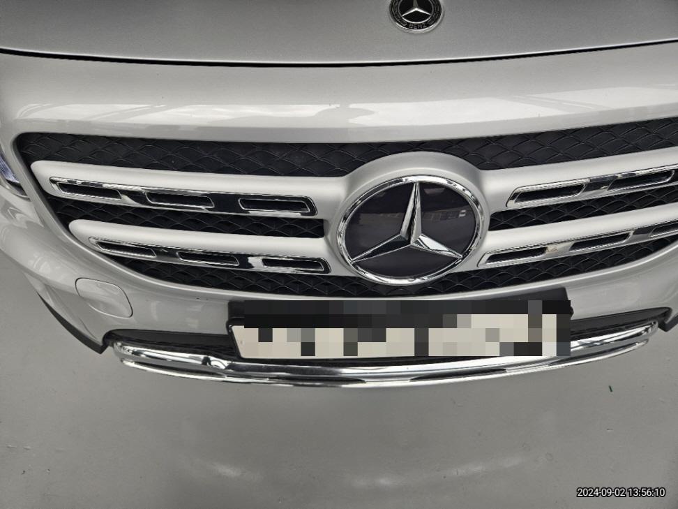Mercedes GLB220