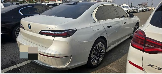 BMW 740i