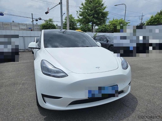 Tesla Model Y 2024