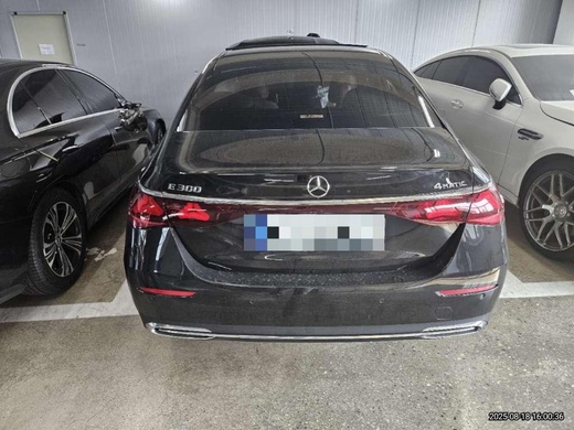 Mercedes-Benz E300 2025
