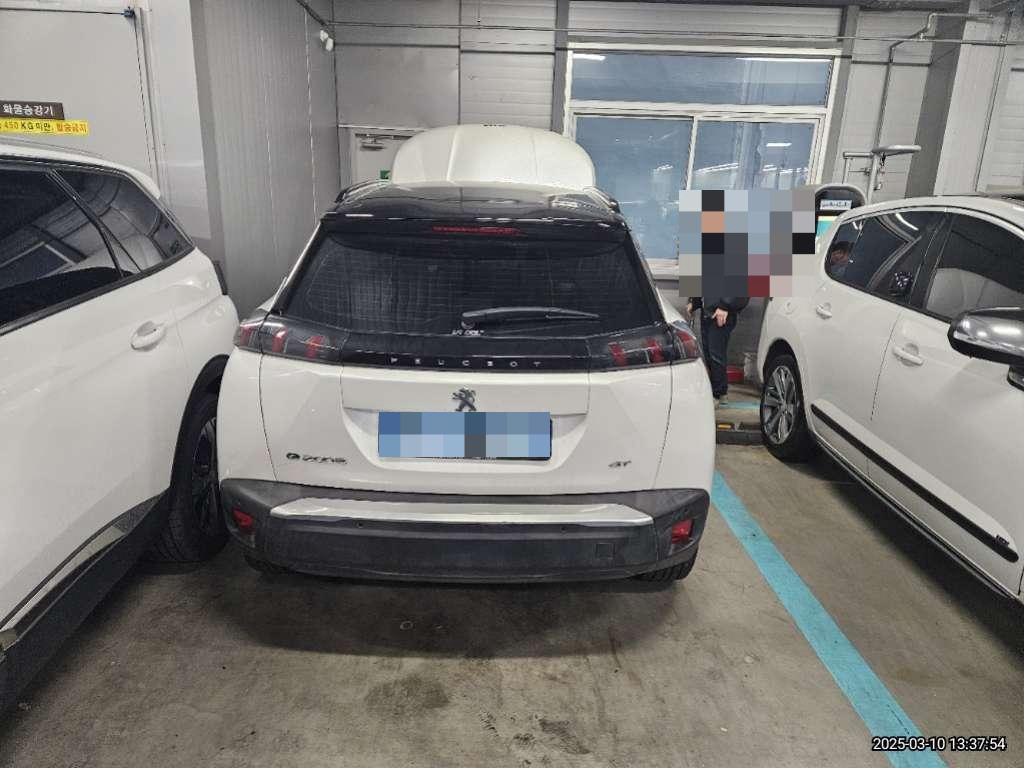 Peugeot e-2008