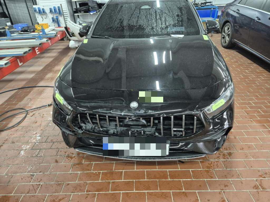 Mercedes A35