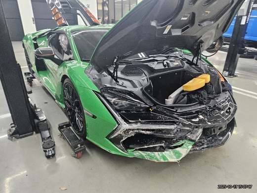 Lamborghini Revuelto 2025