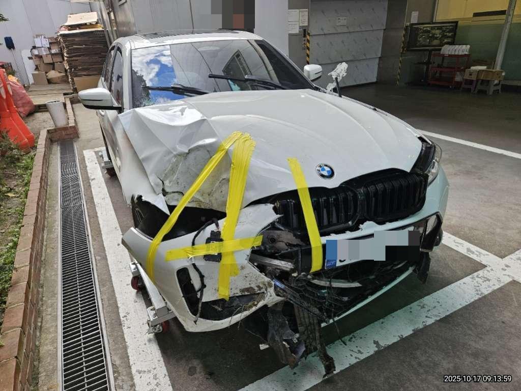BMW 320i