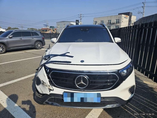 Mercedes-Benz EQB300 2024