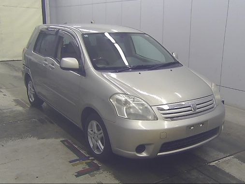 Toyota Raum 2004