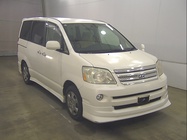 Toyota Noah 2005