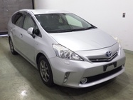 TOYOTA PRIUS ALPHA 2013
