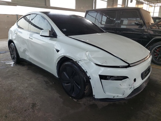 Tesla Model Y 2025