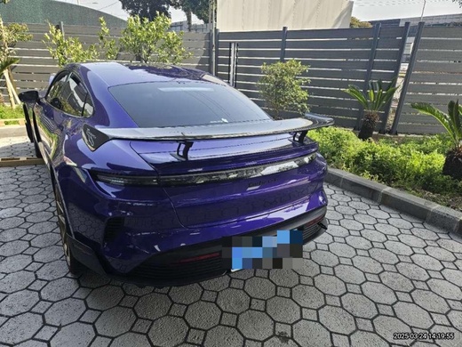 Porsche Taycan 2025